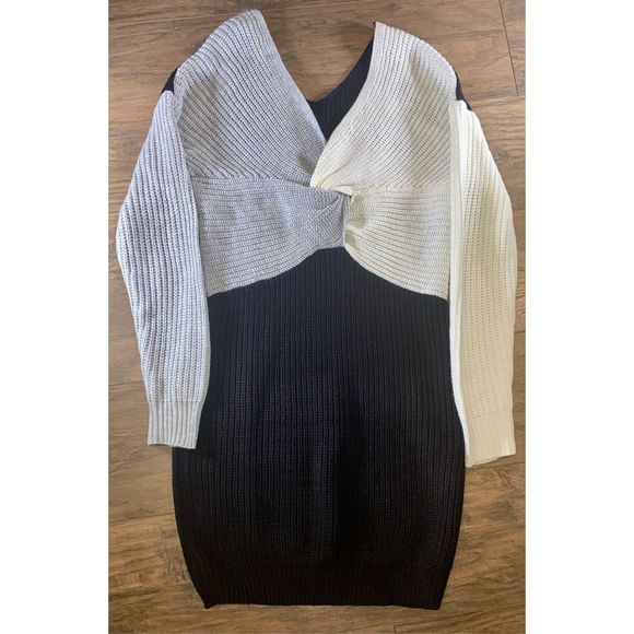 Juniors' Almost Famous Long Sleeve Double V Twisted Back Colorblock Mini Dress - Picture 5 of 6